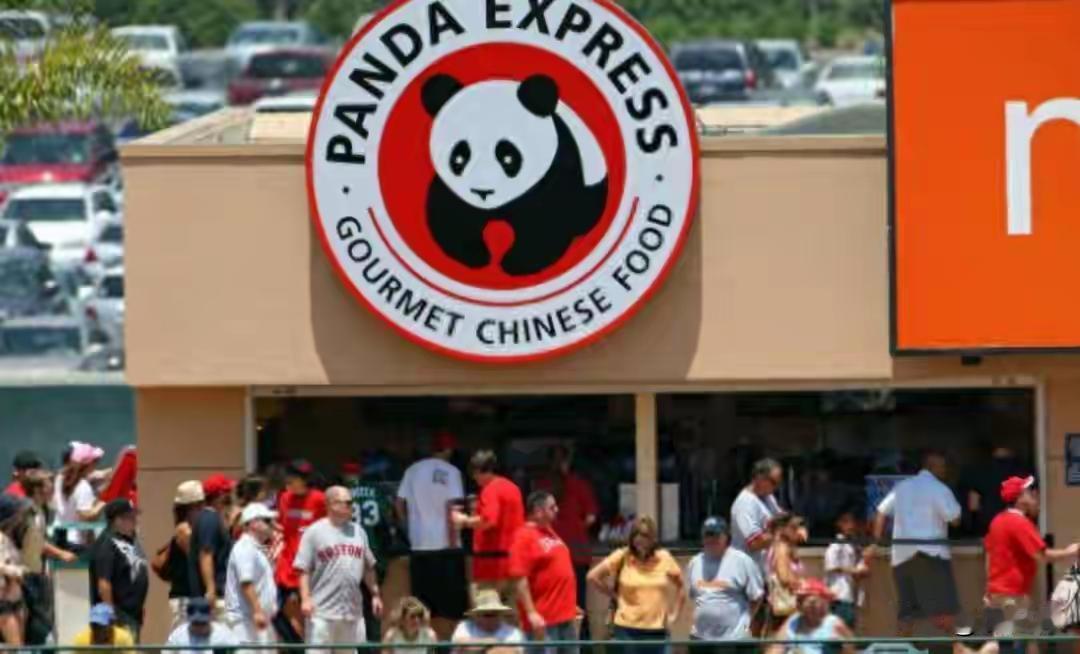 熊猫快餐堪称中餐界的传奇！由华人创办，在美国餐饮市场闯出一片天，2600多家门店