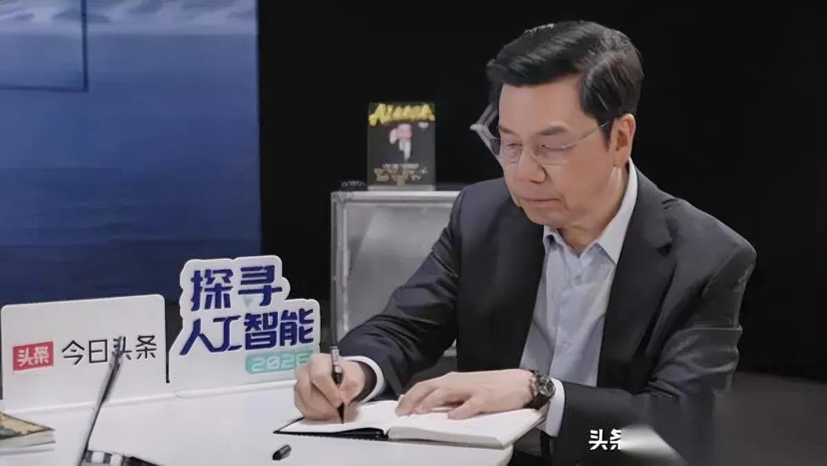 AI转型火了

但坑不少

九成企业都做错了！

现在老板们碰面，早就不攀比谁先
