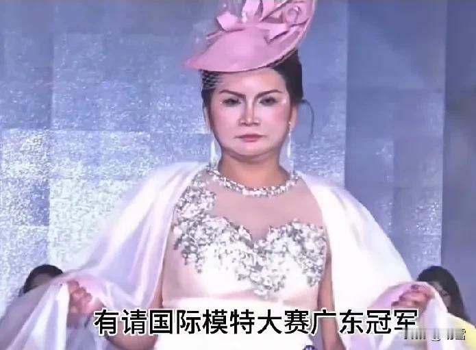 一颗小石子扔进水，

就能激起千层浪。

就说这个事吧，

有个选手拿了女模组