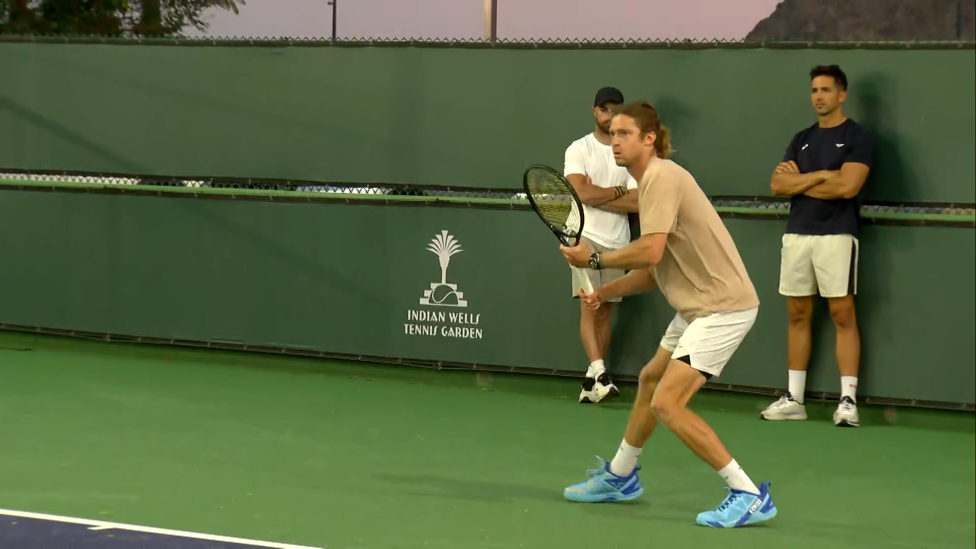 梅总和卢布列夫已经抵达印第安维尔斯，并且展开训练。网球体育大赏