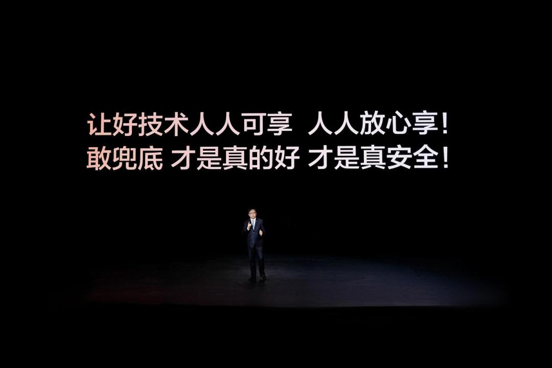 比亚迪这次真的算是悄悄干了件大事，直接拿出了自研的璇玑A3智驾芯片，而且一上来就