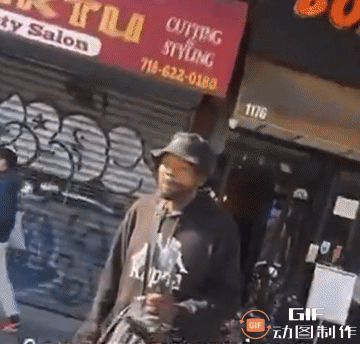 如果有平行世界存在，那么不打篮球的杜兰特在那边也许就是这个样子……近日有人在纽约