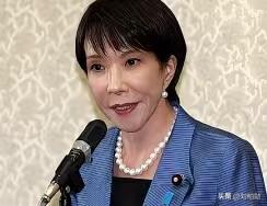 日本：在世界镜鉴前模糊的侏儒
东京商场里的售货小姐能用微笑丈量服务精度，靖国神社