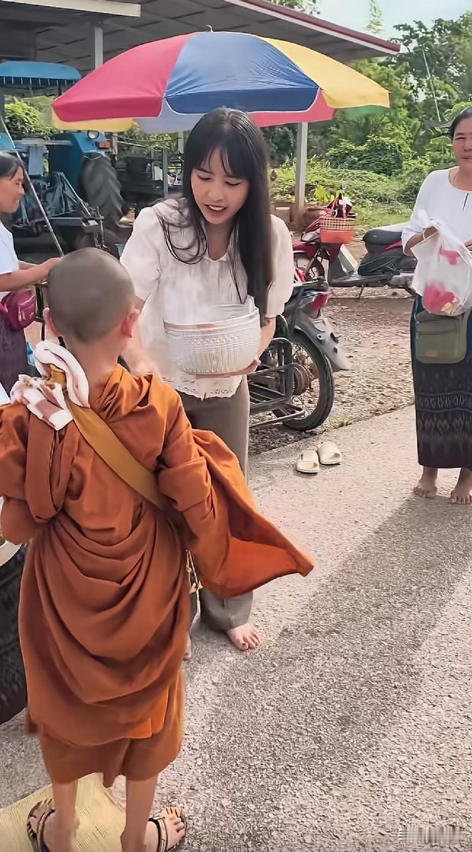 各地祈福行善方式不同，这种布施文化值得尊重吗？