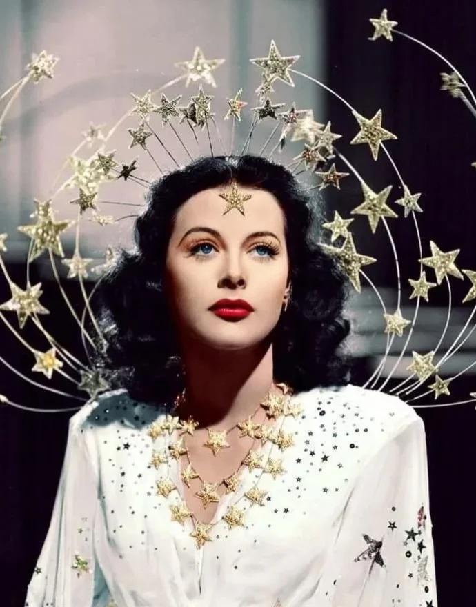 是女性，是强者，是女科学家！
别再只跟孩子讲居里夫人了
历史中藏着太多闪闪发光的