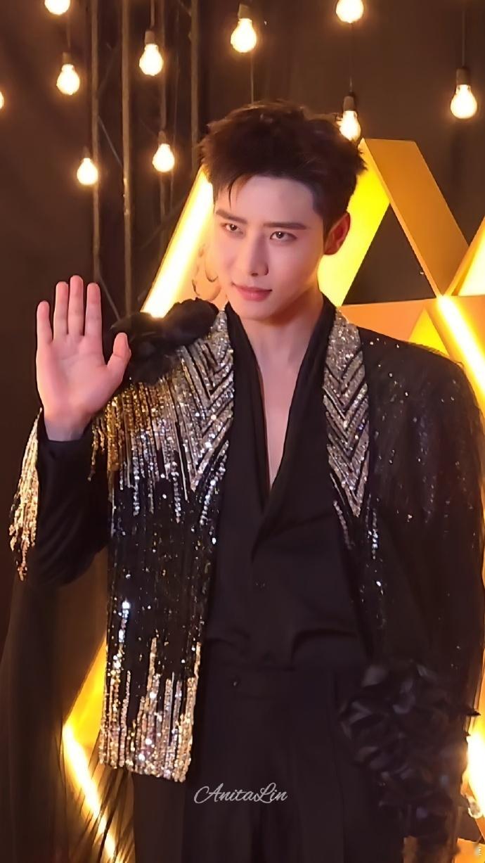 代高政这段发言格局打开了 代高政泰国颁奖礼发言惊艳众人！以真诚话语传递中泰情谊，