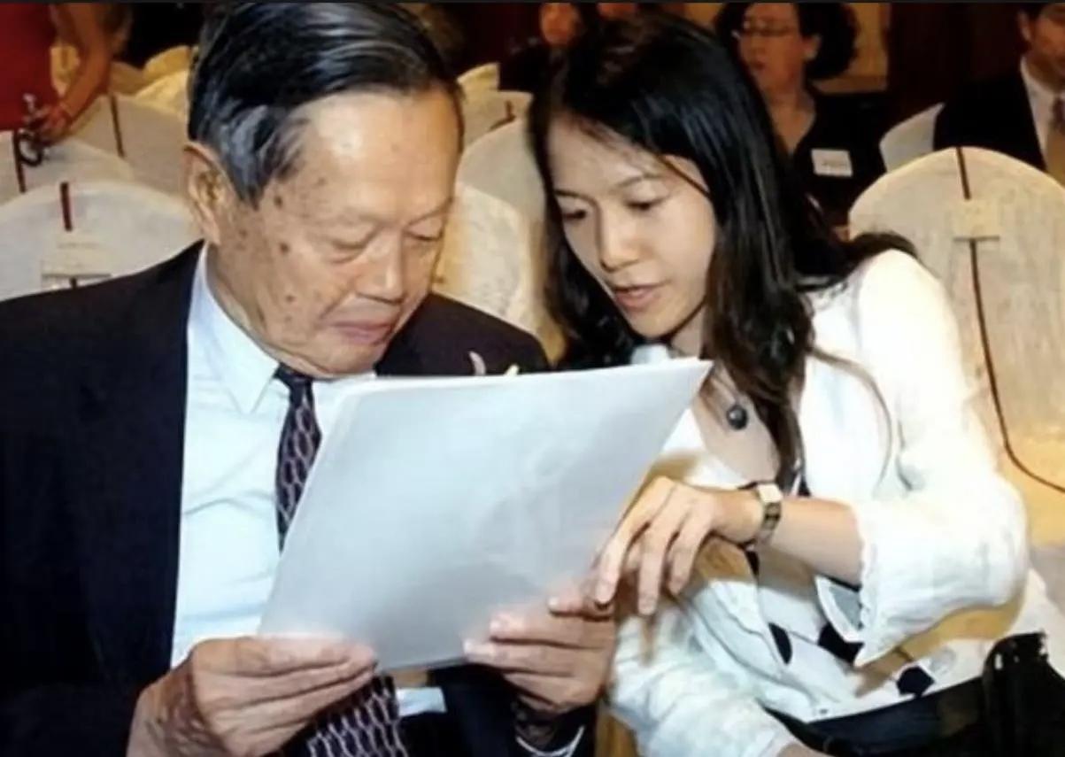 对杨振宁和翁帆婚姻的关注，本质上源于我们对物理知之甚少。这不仅仅是一段跨越年龄差