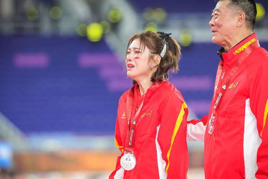 三年来国内赛场无人能及，但参加三次全运会皆与冠军失之交臂，她给自己打了零分。
她