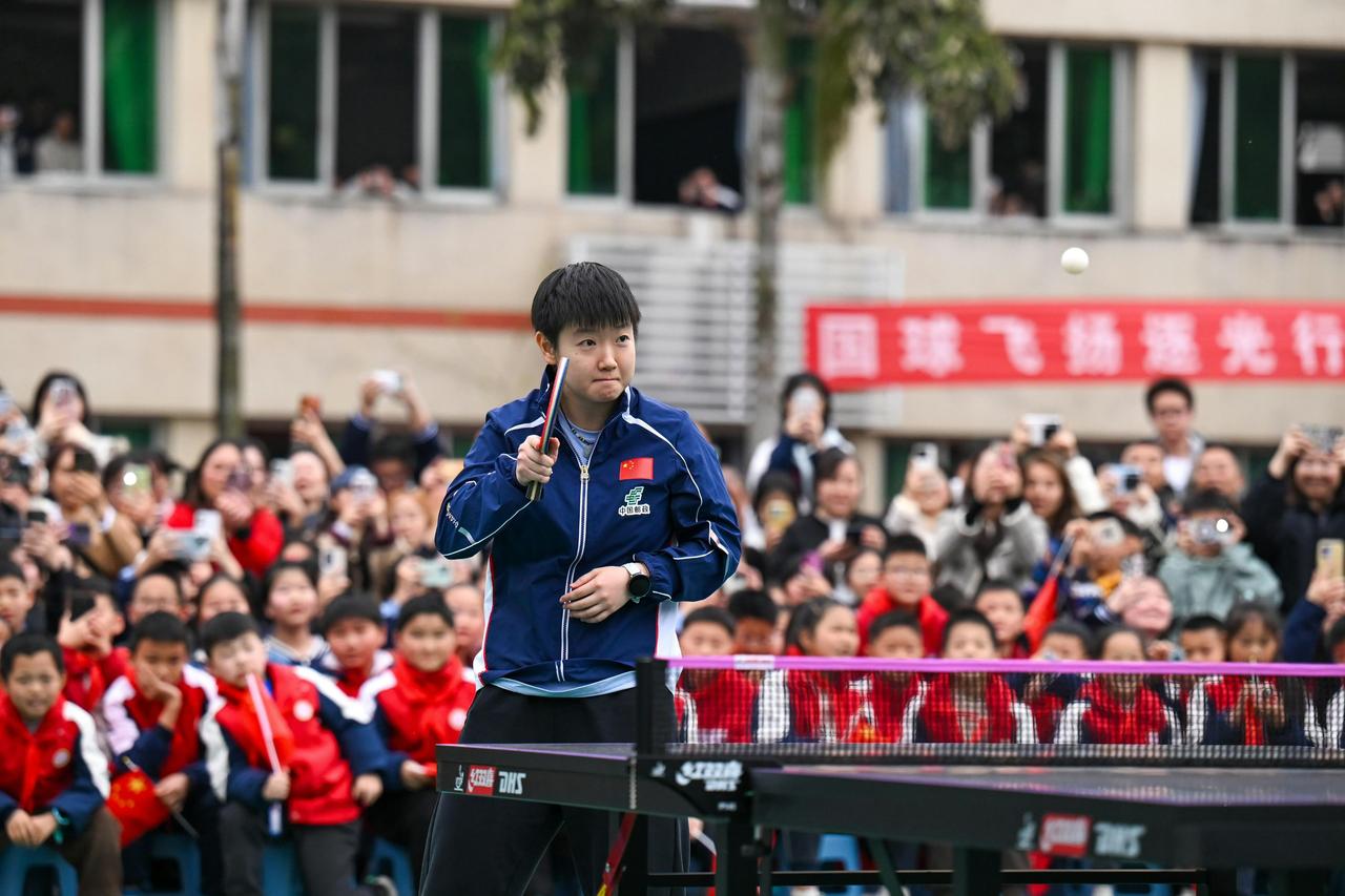 【孙颖莎等国乒女将走进重庆校园 】
3月8日，孙颖莎、王艺迪、王晓彤、石洵瑶、杨