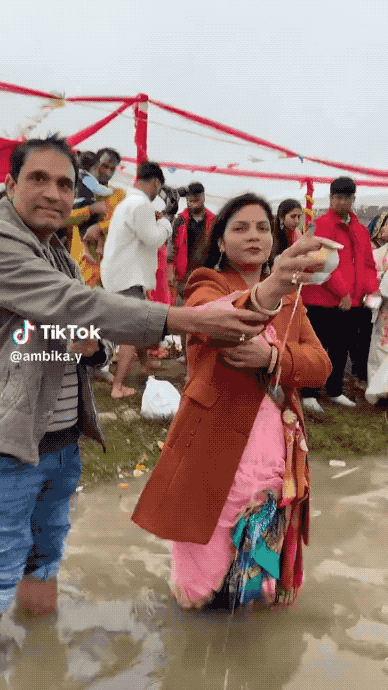 印度三哥在把美国河流变成“恒河”：今天倒牛奶，明天可能就扔尸体！近日，德克萨斯州