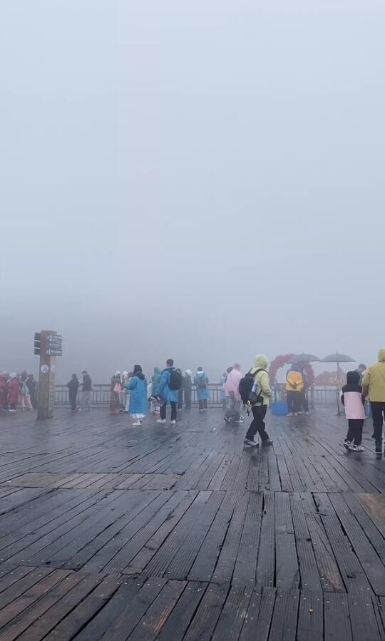 玉龙雪山7月12实况，能见度~