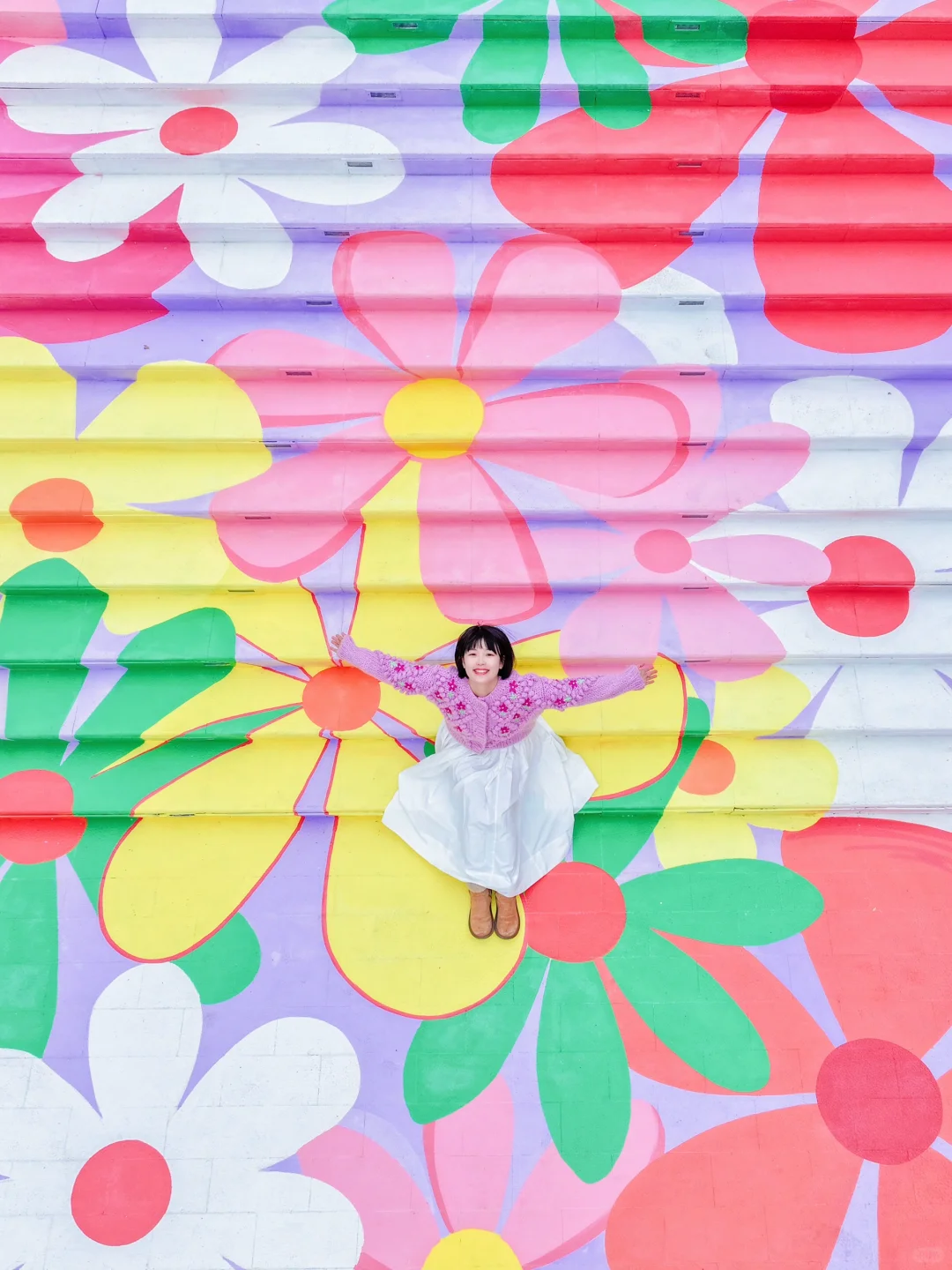 青岛还是太超前了‼️春日花花楼梯真的绝🌸