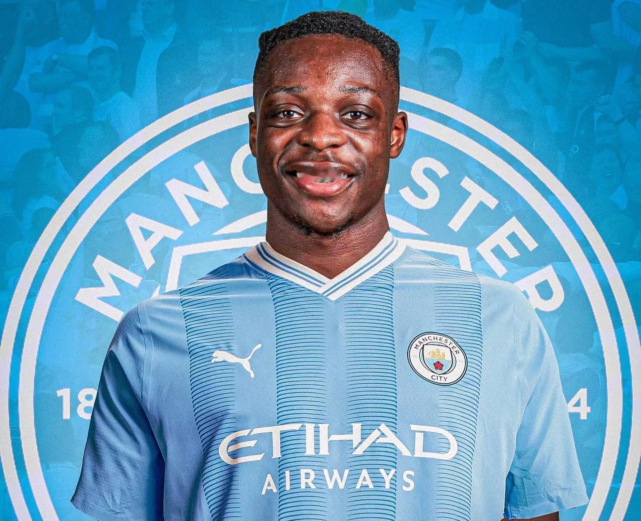 曼城争冠主力球员乱成一锅粥了，靠门将和富登实力勉强赢球，防守不行，进攻不行，裁判