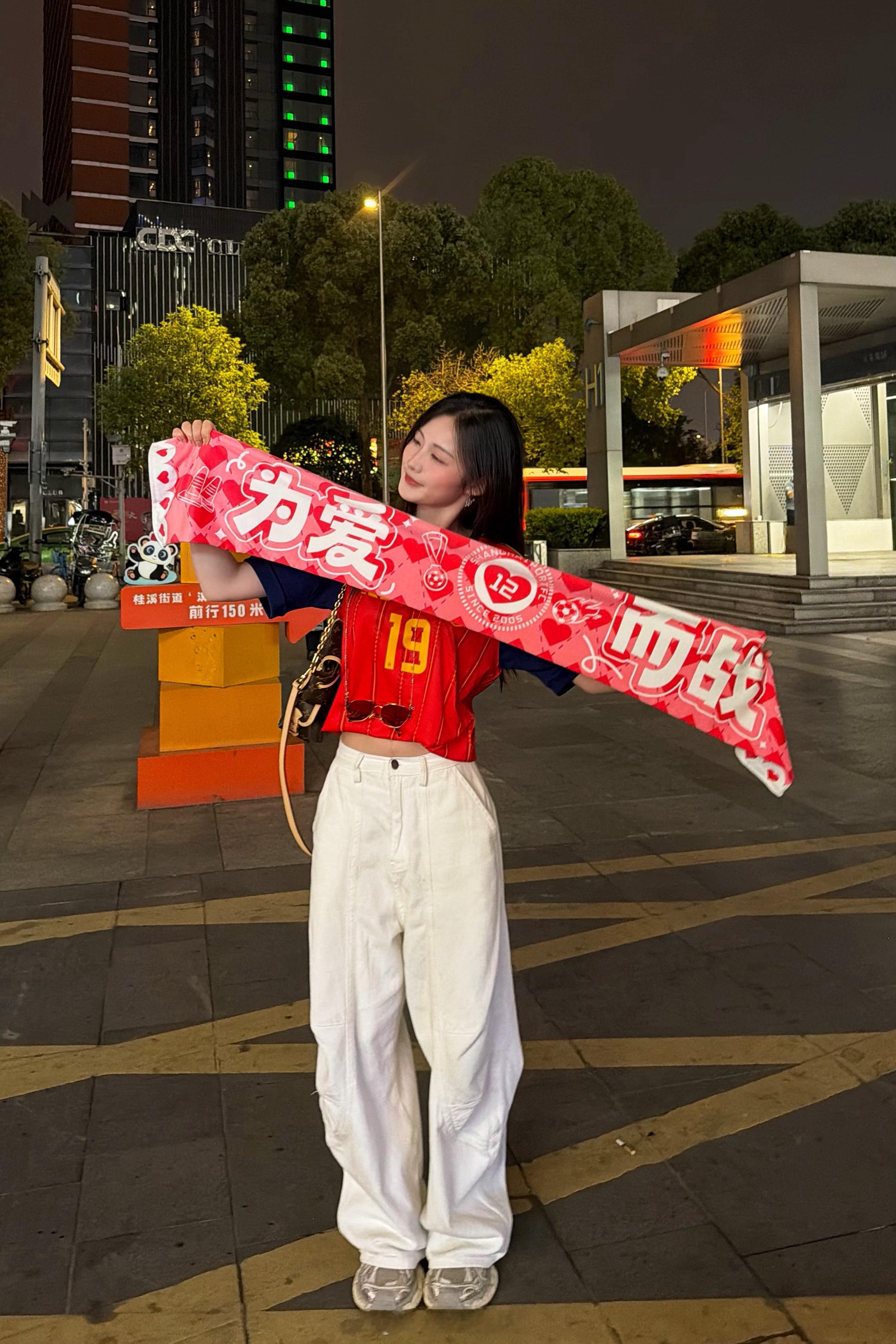 是！谁！先到手了粉粉围巾🧣！ 上海海港