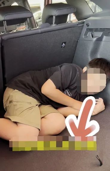 广东9岁男孩与亲爸后妈出远门被塞后备箱数小时，生父回应：出行