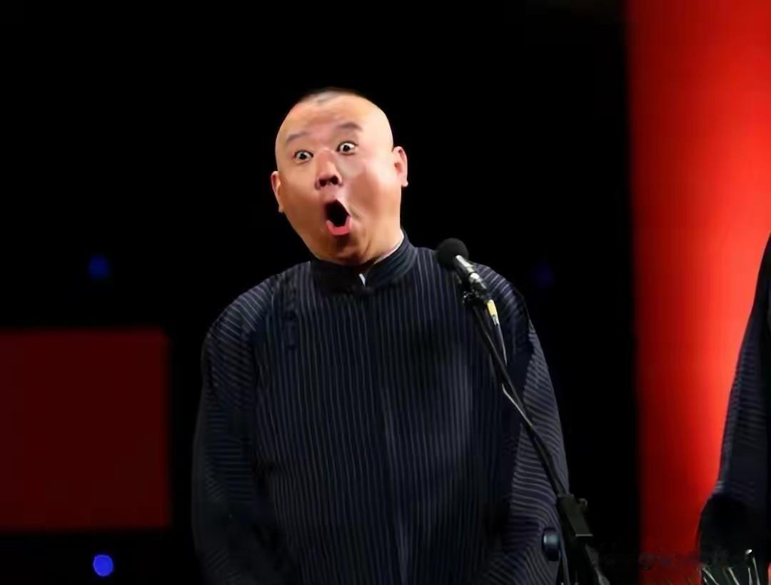 郭德纲最近可没闲着。

武汉纂改红歌一事余波未了，现在又忙着直播推销他的新书了。