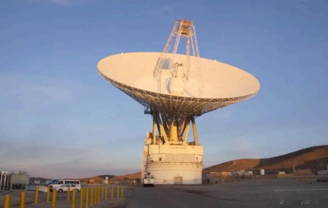 NASA深空网络（DSN）的关键天线DSS-14（位于加州戈德斯通的70米碟形天