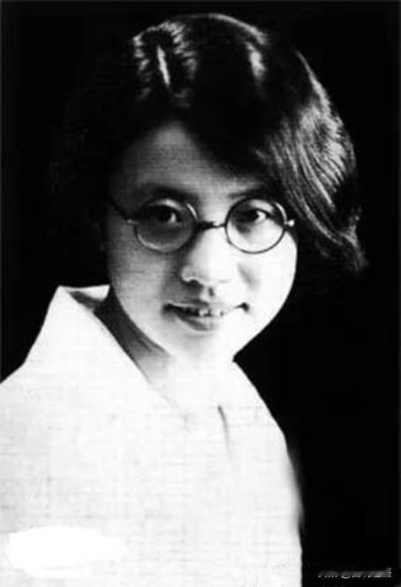 在所有的近现代革命者中，她的寿数最高(110岁)。作为周恩来领导的中央特别行动科