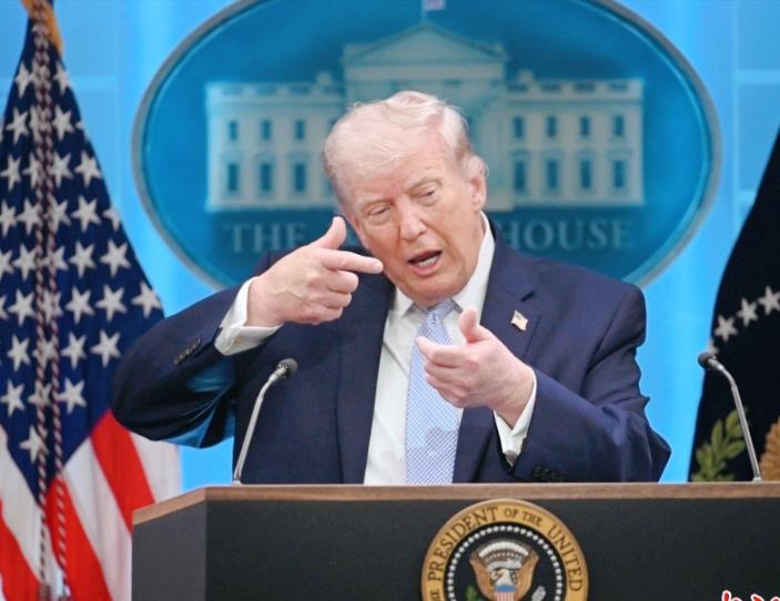 复活节本来是西方国家讲“和平和宽恕”的节日，结果特朗普竟然社交平台上放了狠话，不