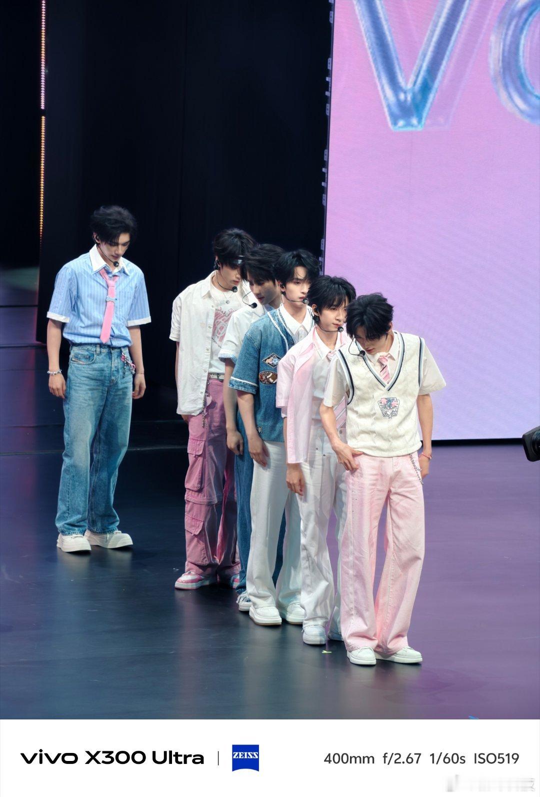 时代少年团  年轻弟弟华为nova16时代少年团 华为发布会 成都·高新体育中心