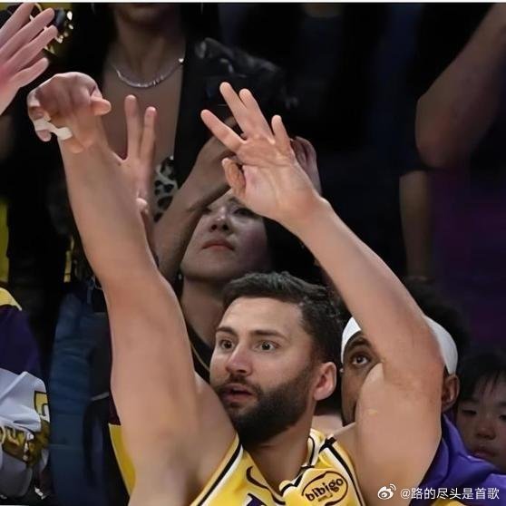 《24分大胜却藏三大怪象！威少垃圾话吃T激怒东契奇，詹姆斯三分10中7兑现诺言，