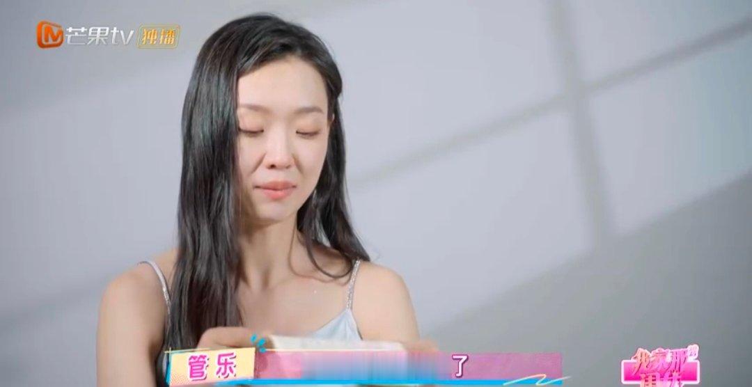 管乐妈妈愧疚离婚对女儿的伤害我家那闺女 亲情里最戳人的莫过于“后来懂了”。管乐妈