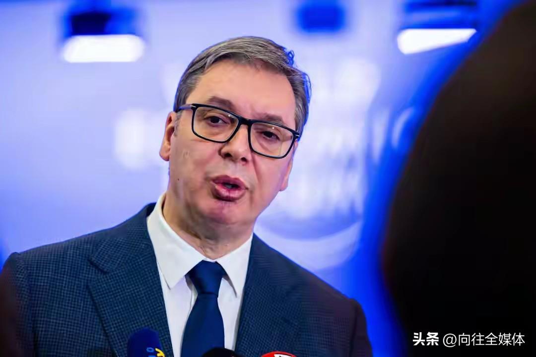 炸锅！武契奇惊天警告：三战或已打响，中国必须握紧两手！
 
世界正在经历一场静默