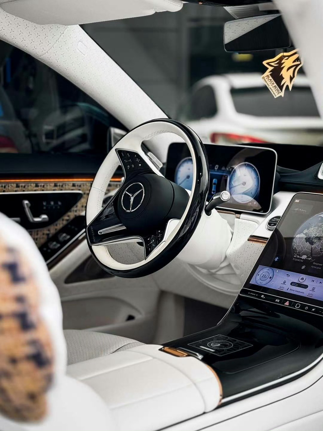 梅赛德斯–Maybach S680 Haute Voiture 