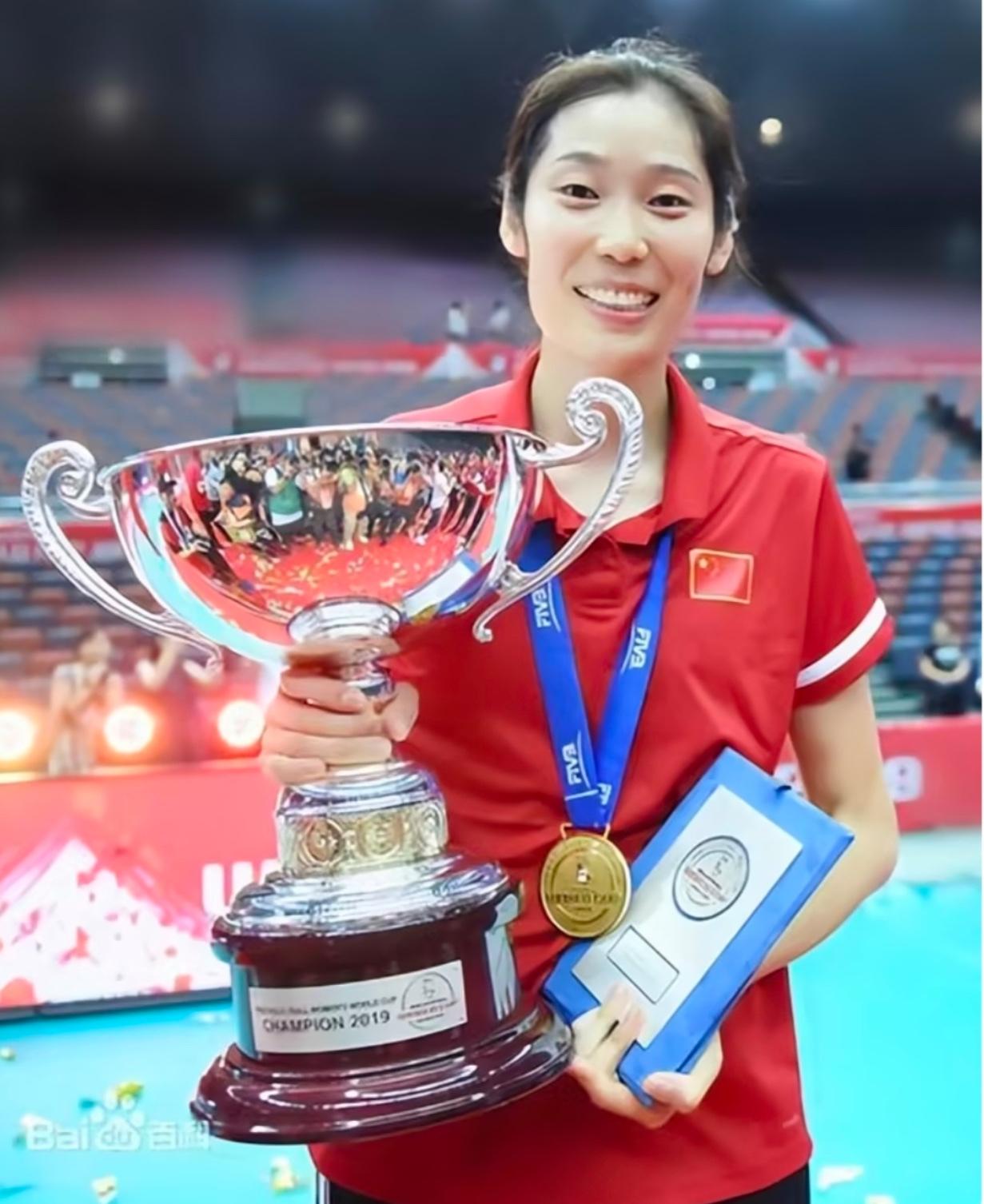 你觉得朱婷未来能成为女排主教练吗能。朱婷已经获得了排球教练资格证书。她跟着郎导的