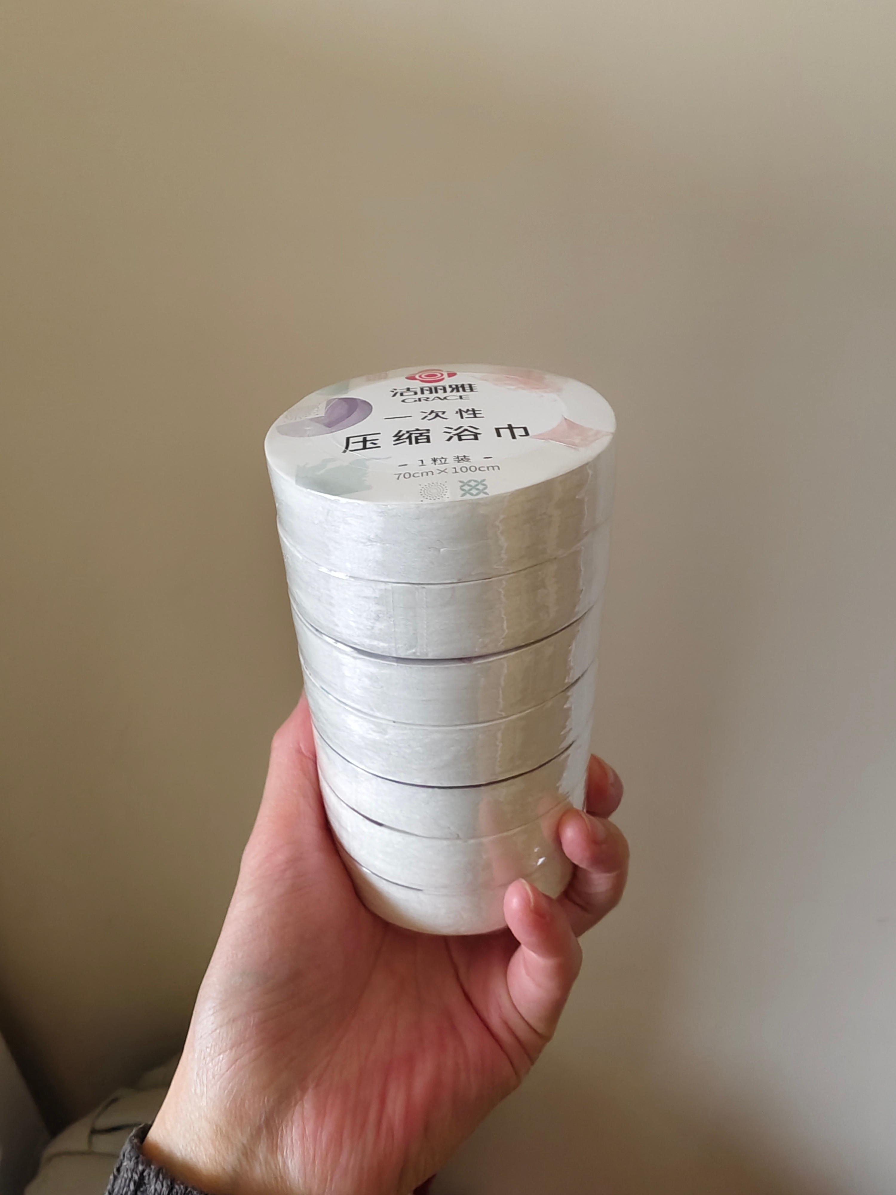 住酒店不带毛巾的人天塌了 所以……我出门都带这个：一次性压缩浴巾