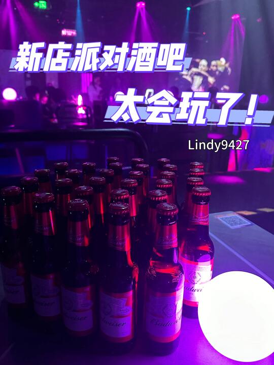 肌肉男服务员？地铁口酒吧玩这么大！