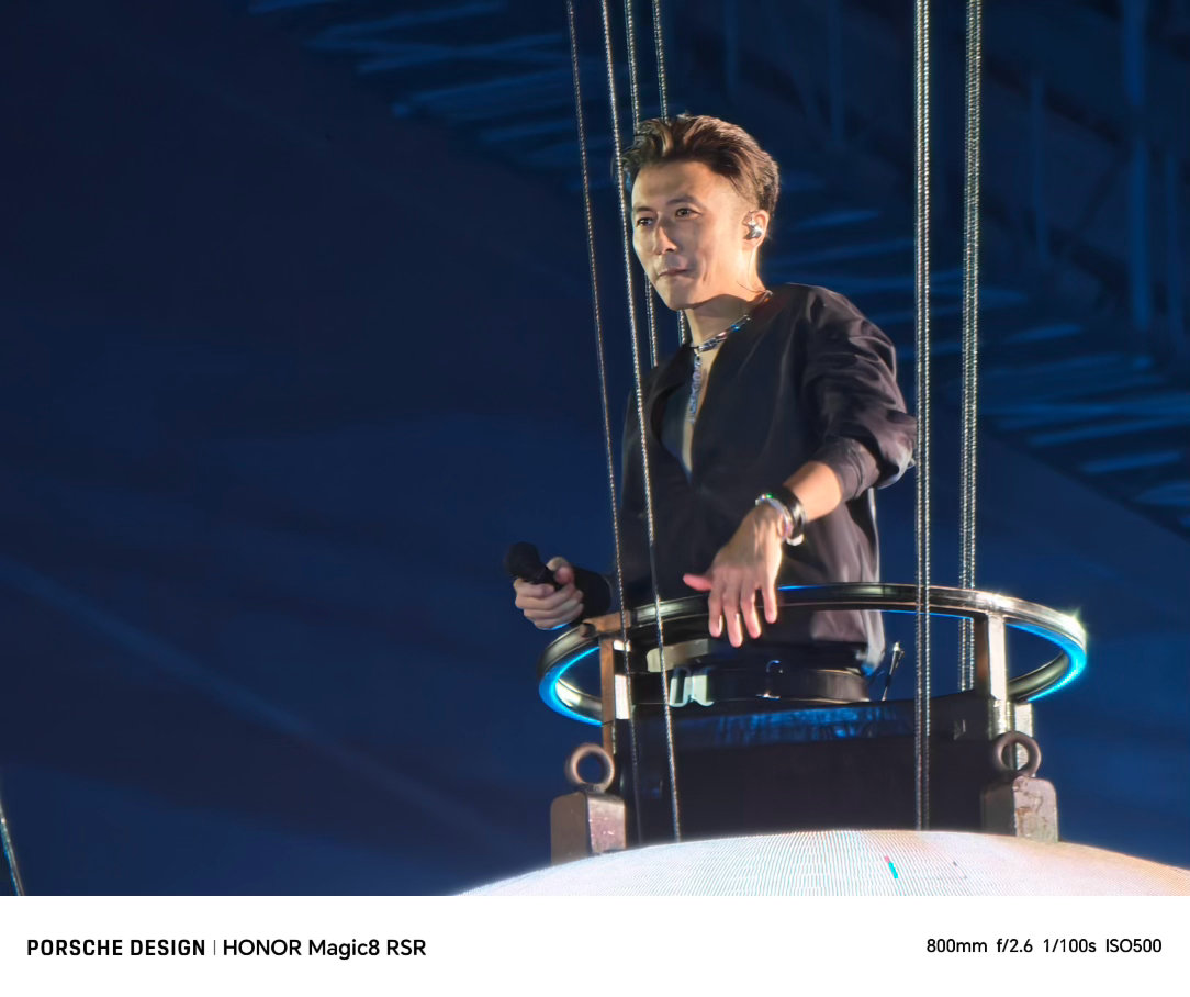 谢霆锋深圳演唱会排面谁用荣耀M8和增距镜拍谢霆锋深圳演唱会封神了？超远摄清晰捕捉