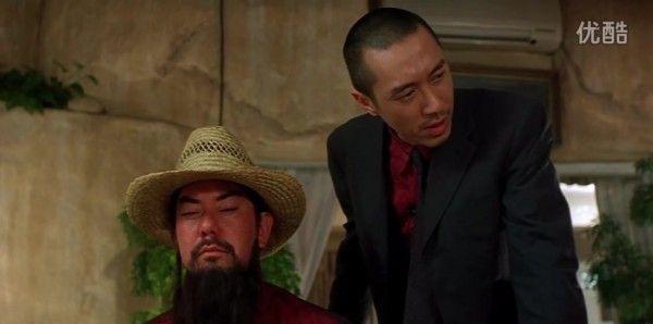 昆山龙哥事件为什么最终判了正当防卫?
龙哥全程拿刀背打人，后面警方通报白衣男子也