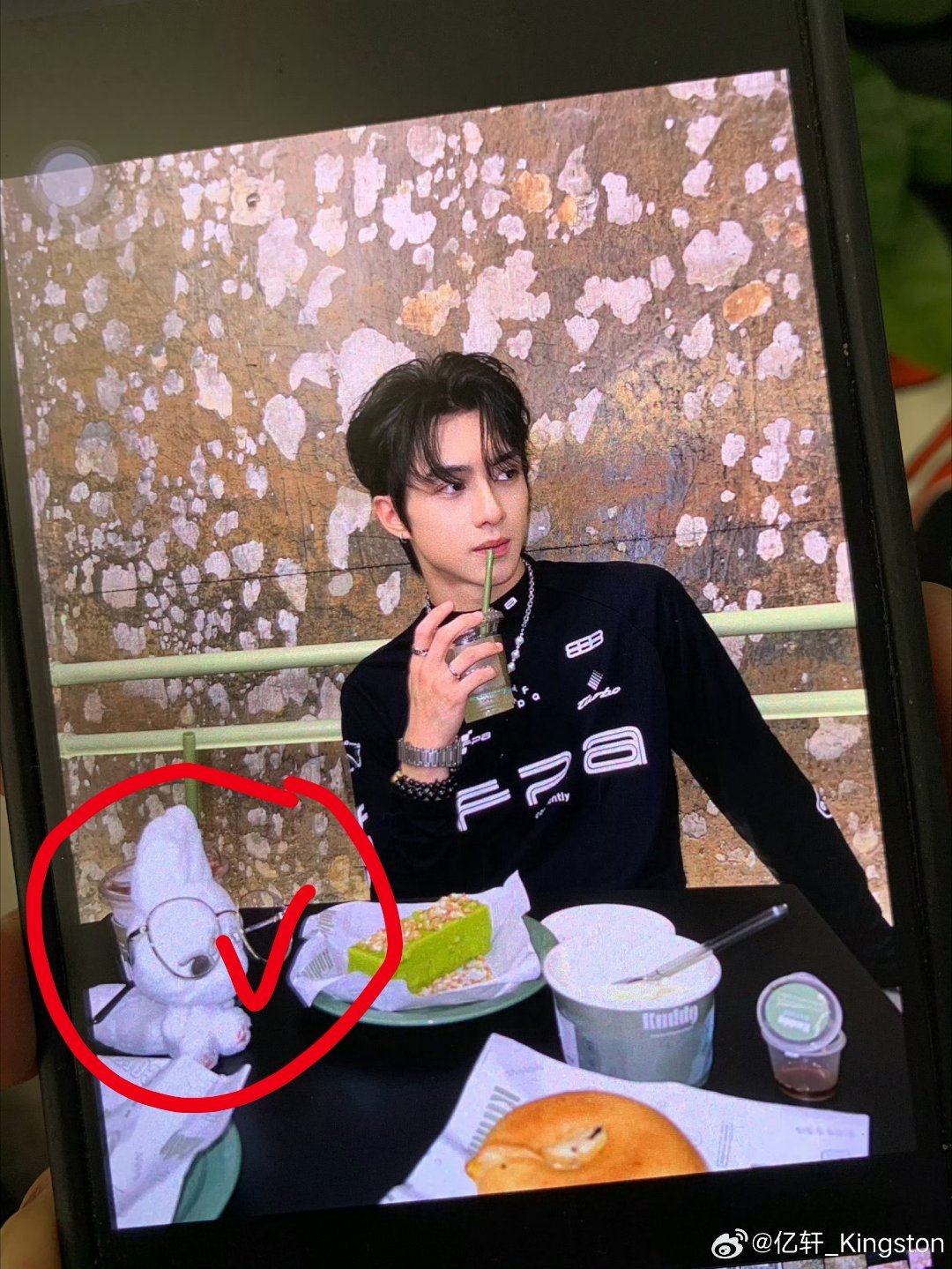 看似在磕男同，实则在玩找你妹。 
