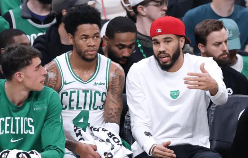 活该塔图姆成功！
塔图姆这敬业精神极为罕见，换做是其他人受伤，估计，早去搞自己的