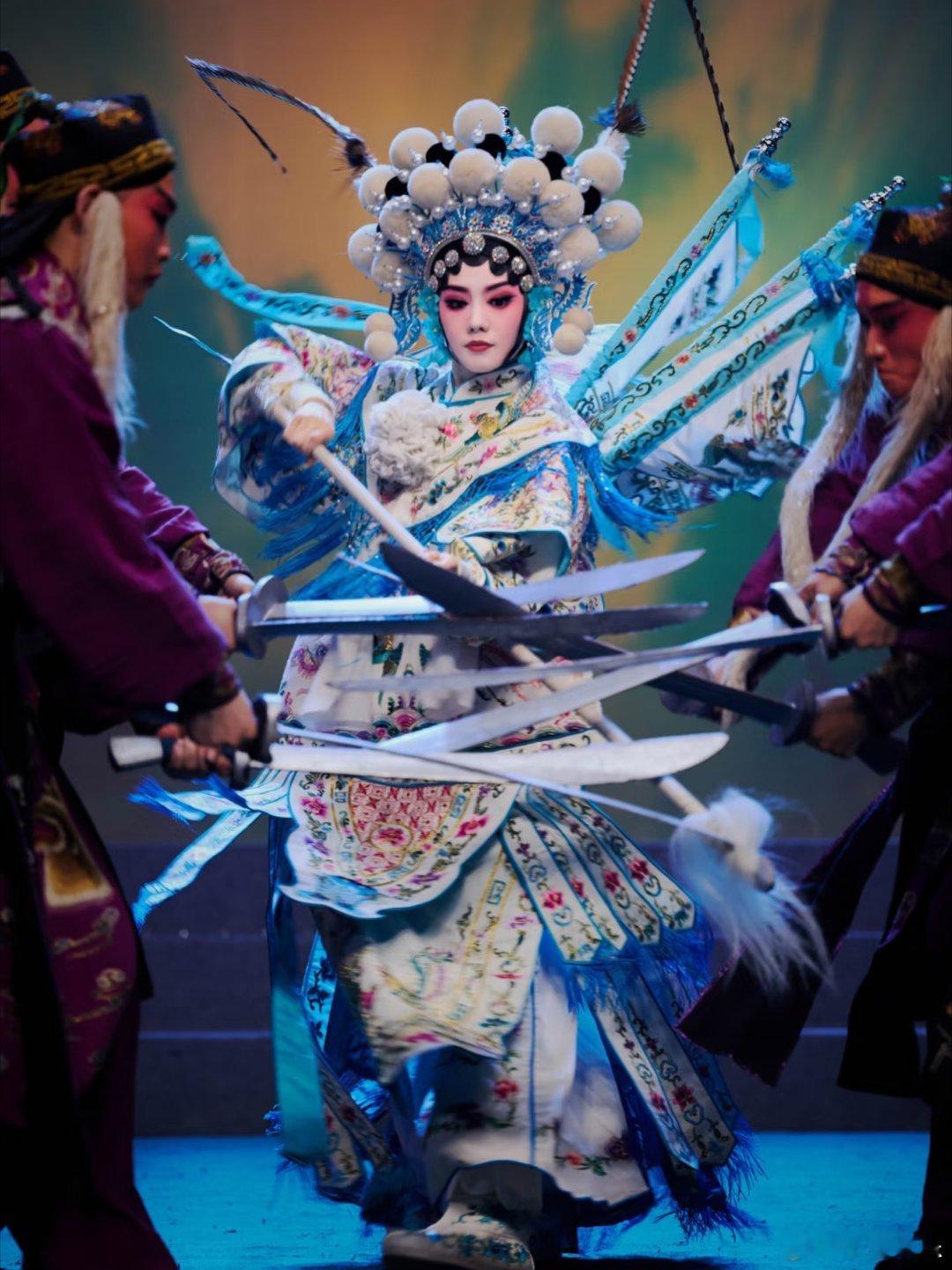 主角又不是爽文短剧 好多人看到青娥结婚之后就不想追了，说实话我也更喜欢前半段，从
