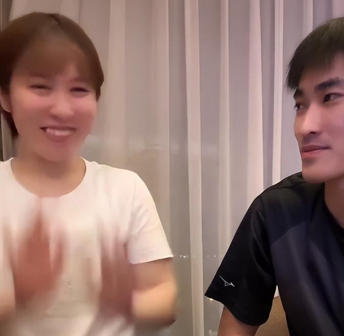 当时平野美宇对樊振东说了什么？直播时被网友问的脸红了！

乒超厦门站比赛的前一天