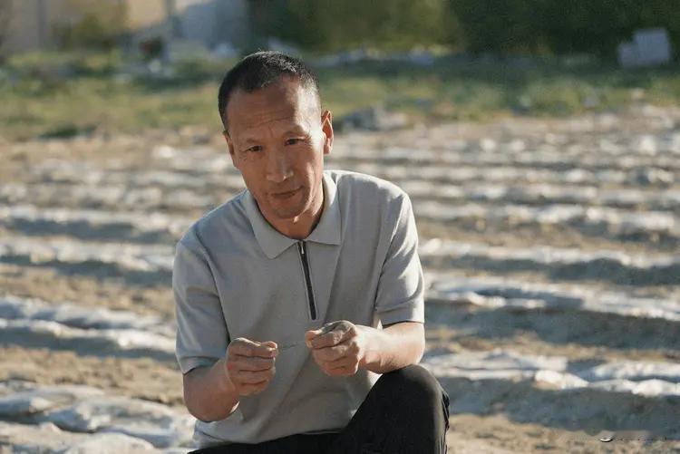 2005年，山西一农民因为没钱住宾馆，在沙漠里将就过夜，没想到竟然因此发明了“无