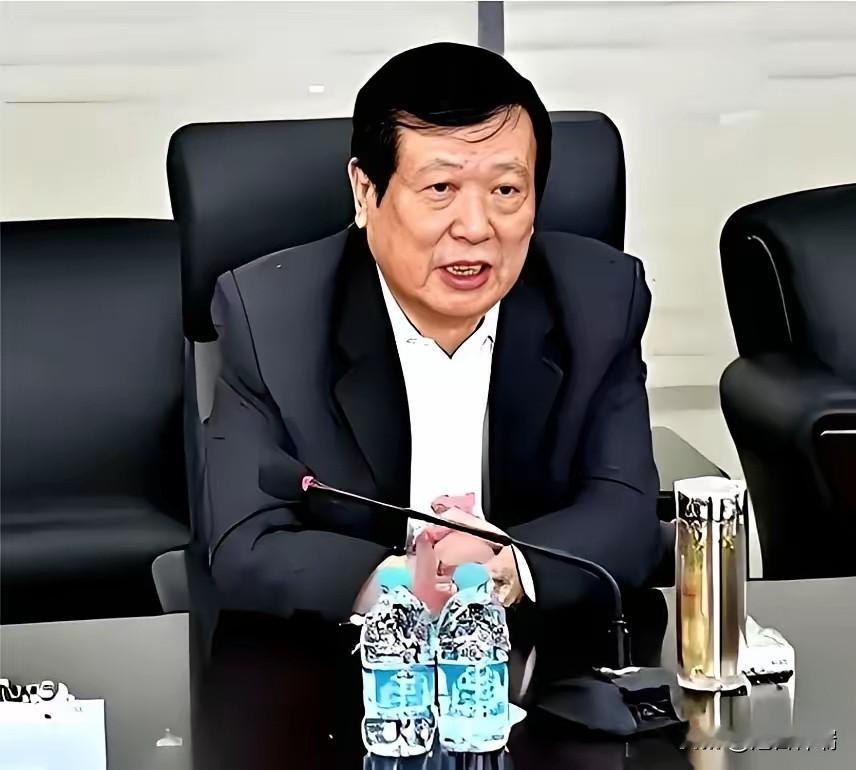 太厉害了！江苏靖江42岁老厂长接手负债7000万亏损船厂，偏要接亏2500万的赔