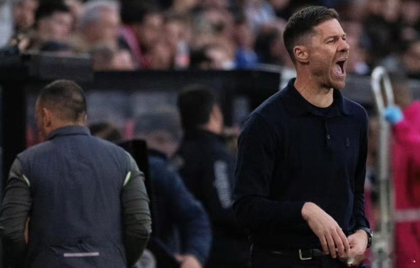 欧冠联赛阶段第5轮，皇马4-3战胜奥林匹亚科斯。赛后在新闻发布会上，皇马主帅哈维