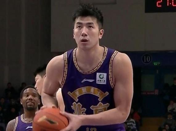 CBA最新消息：据知名篮球自媒体人球圈赵探长发文谈到了北控男篮，北控男篮的功勋队