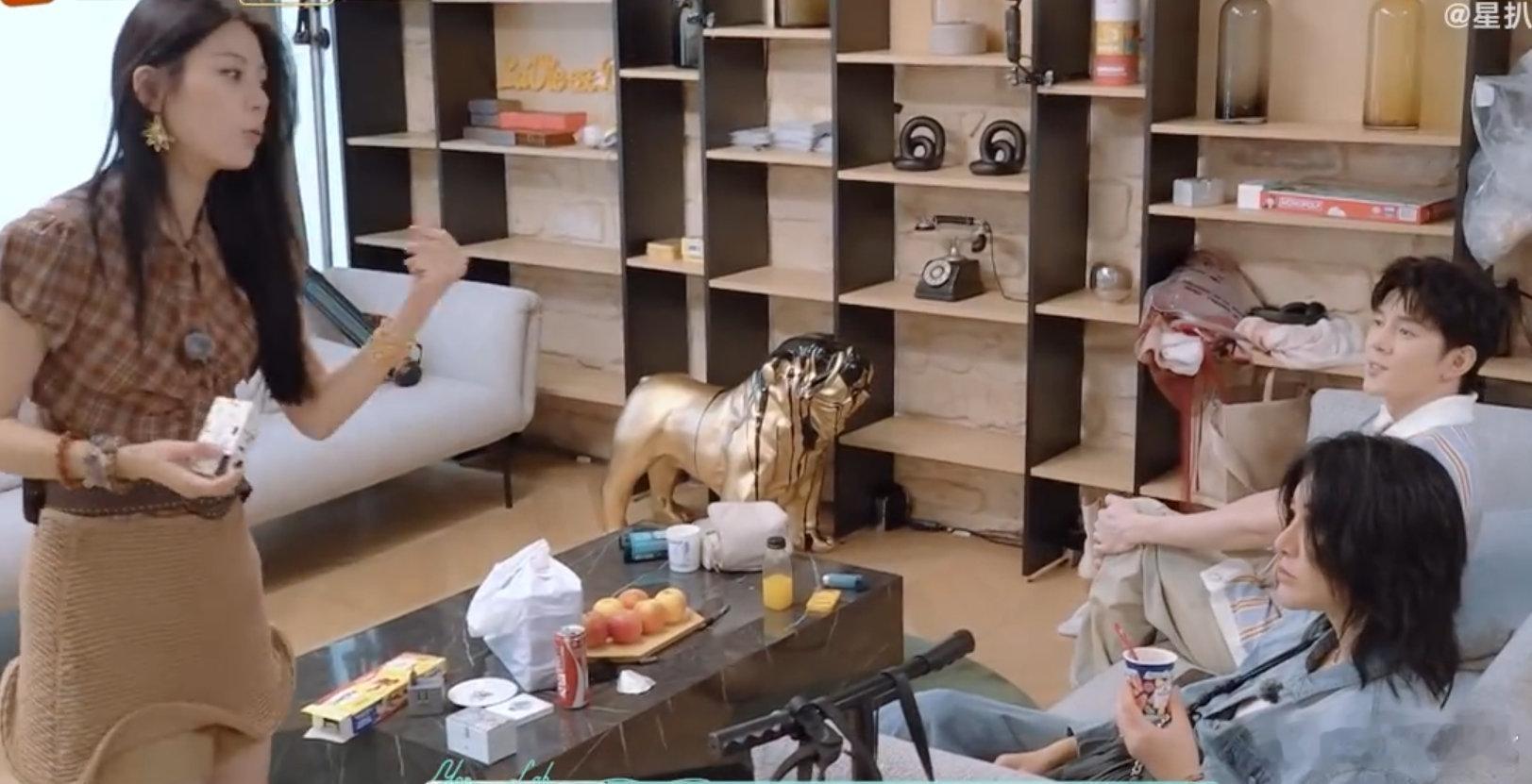 赵昭仪[超话]赵昭仪紧急撤回一个危险发言救命！赵昭仪这波 “社死” 现场我能看十