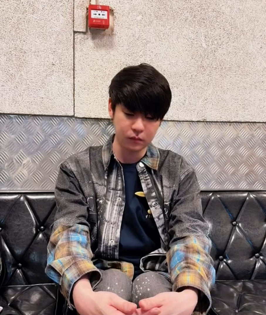 我知道他这种对自己有高要求的人  自己不满意的肯定不能拿出来给我们所以我一直相信