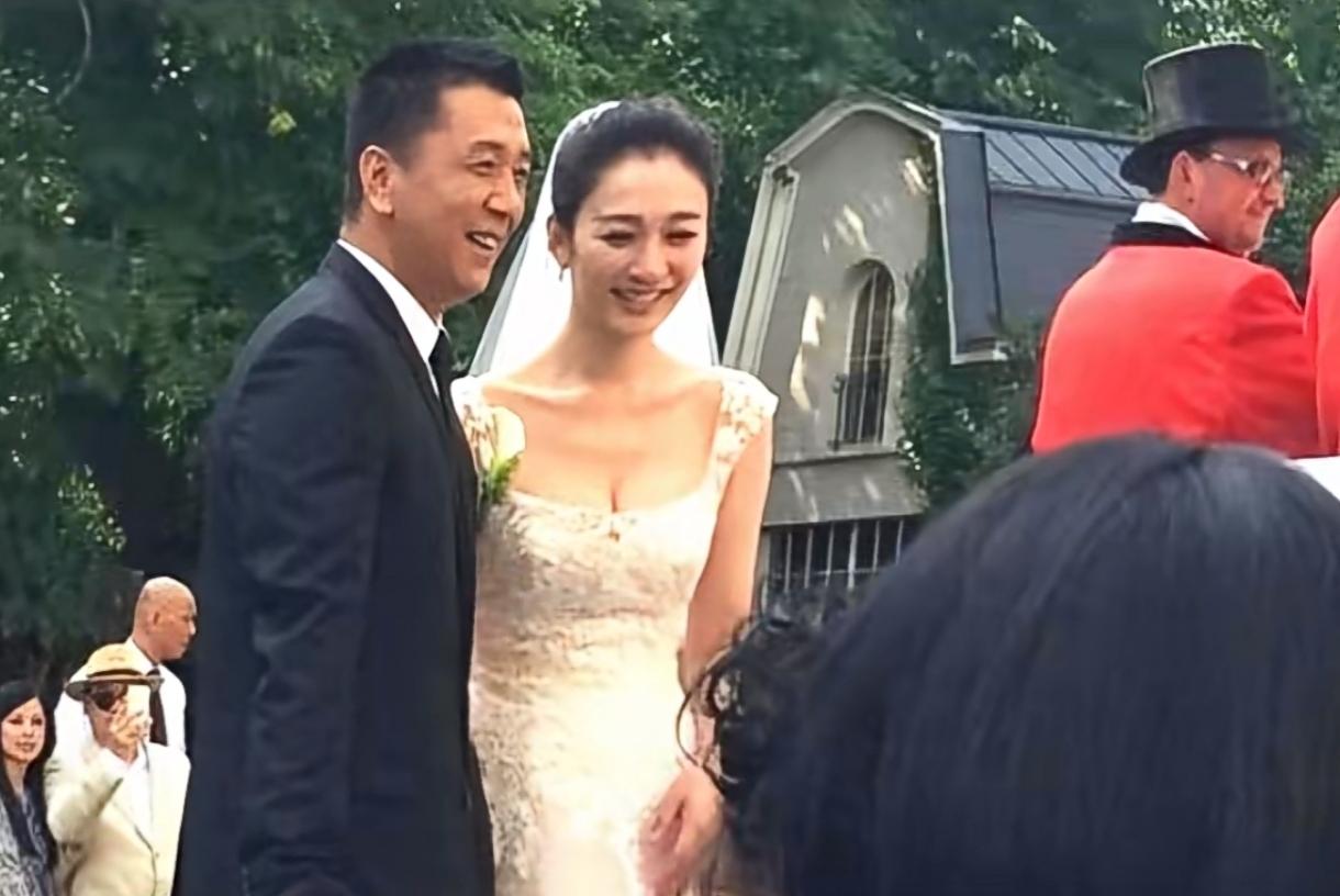 50岁离婚，前夫背债2111万，自己却片叶不沾身，这到底是命苦还是人间清醒？
