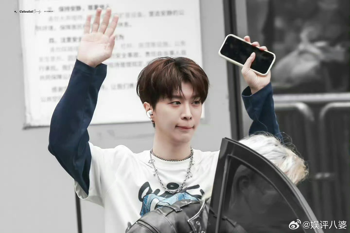 范丞丞hi6上班男大即视感是谁的青春男大来hi6上班了哦，是范丞丞!简单干净的穿