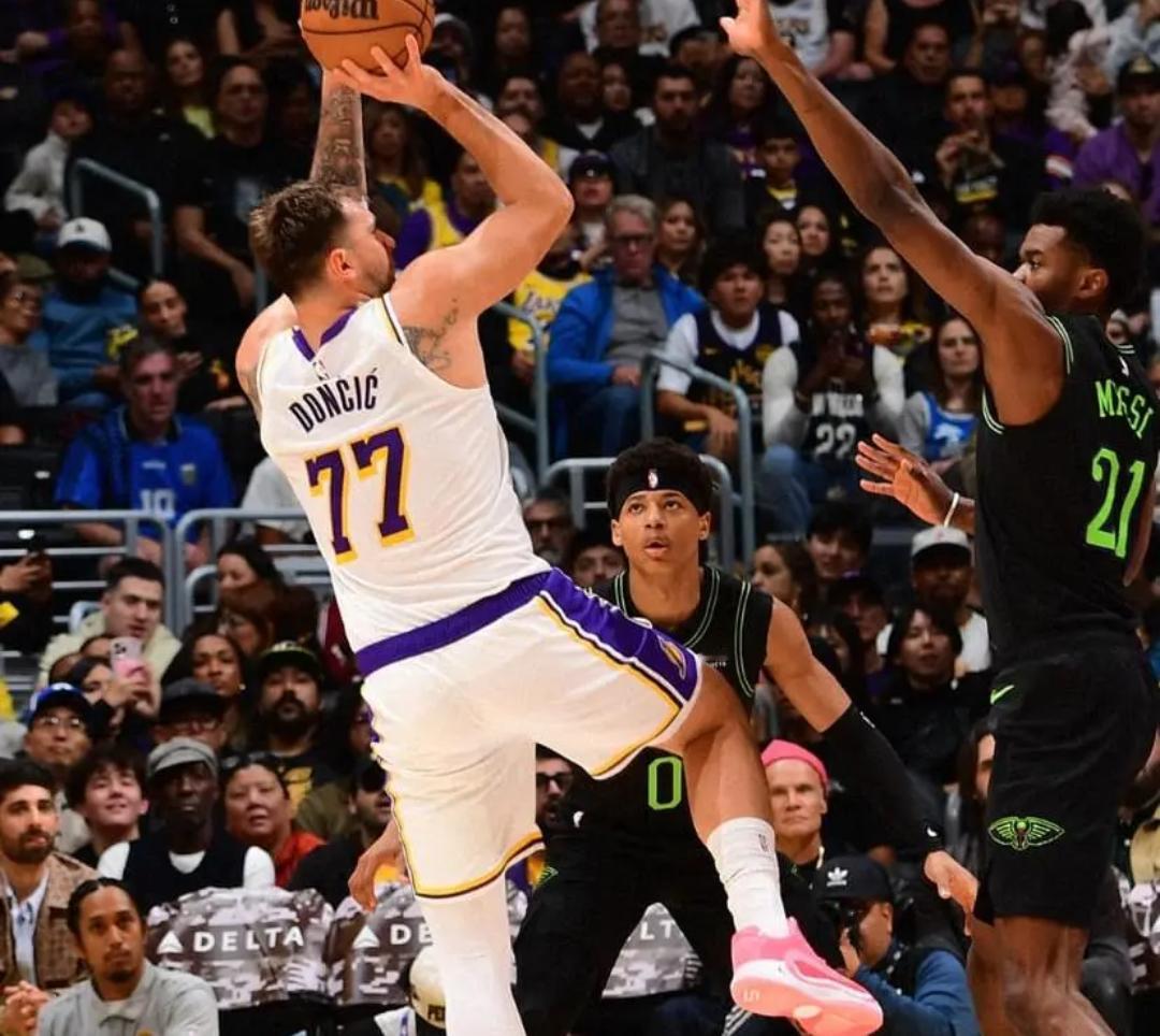 湖人7连胜创五年最佳！东契奇超詹创纪录，里夫斯艾顿构筑三核霸权湖人 北京时间12