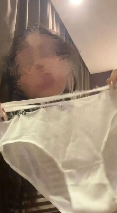 广州，一女子跟同事一起办事，当时他们一起走在大街上，同事忽然对她说：“你脚底下怎