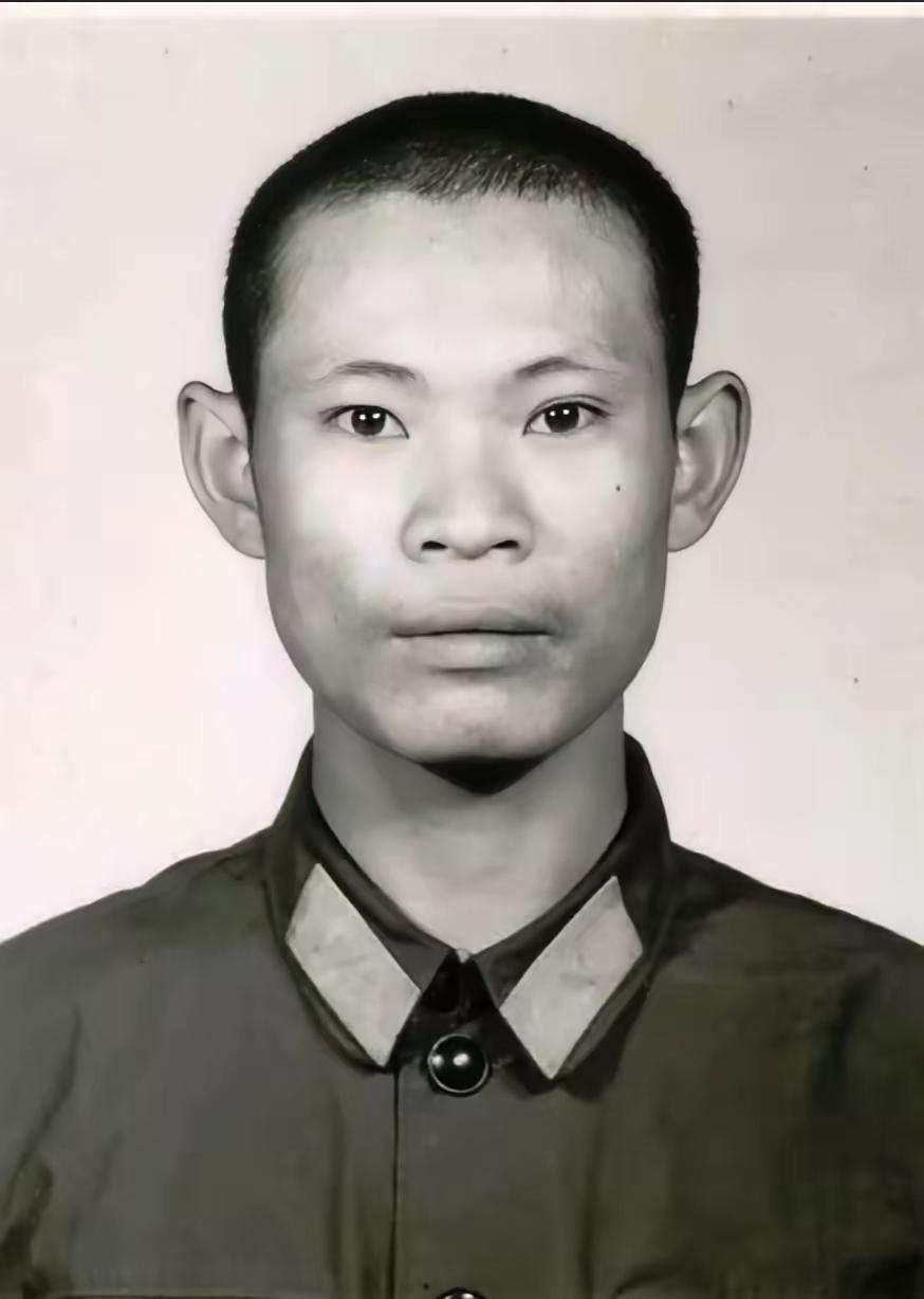 1982年，部队提拔杨国跃当班长，他死活不当。但两年后，在老山战场上，他却抢着当