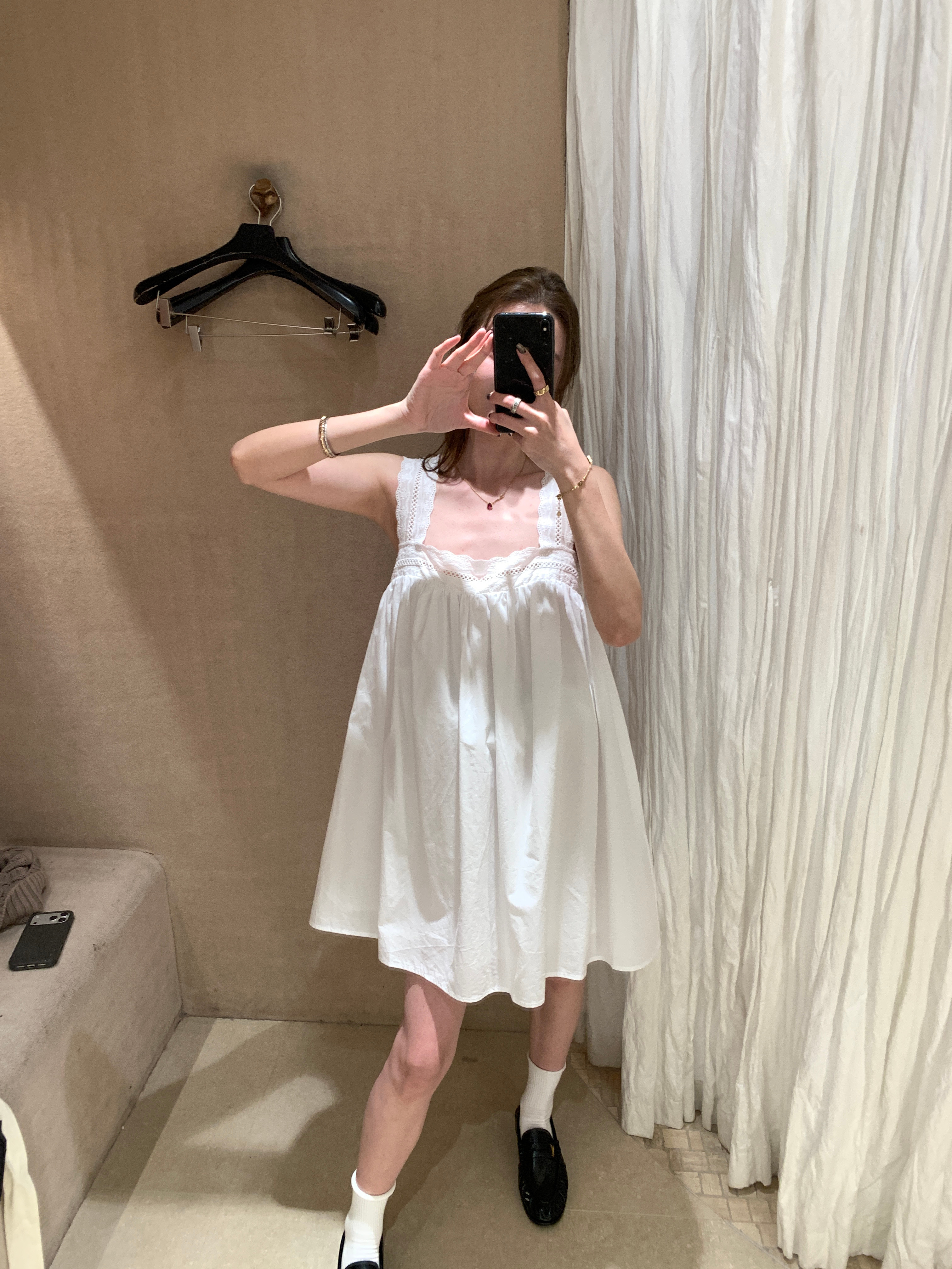 今天上这个宝宝进口100棉的 搭配我们的小白袜蕾丝都是去定制的 一模一样而且是宽