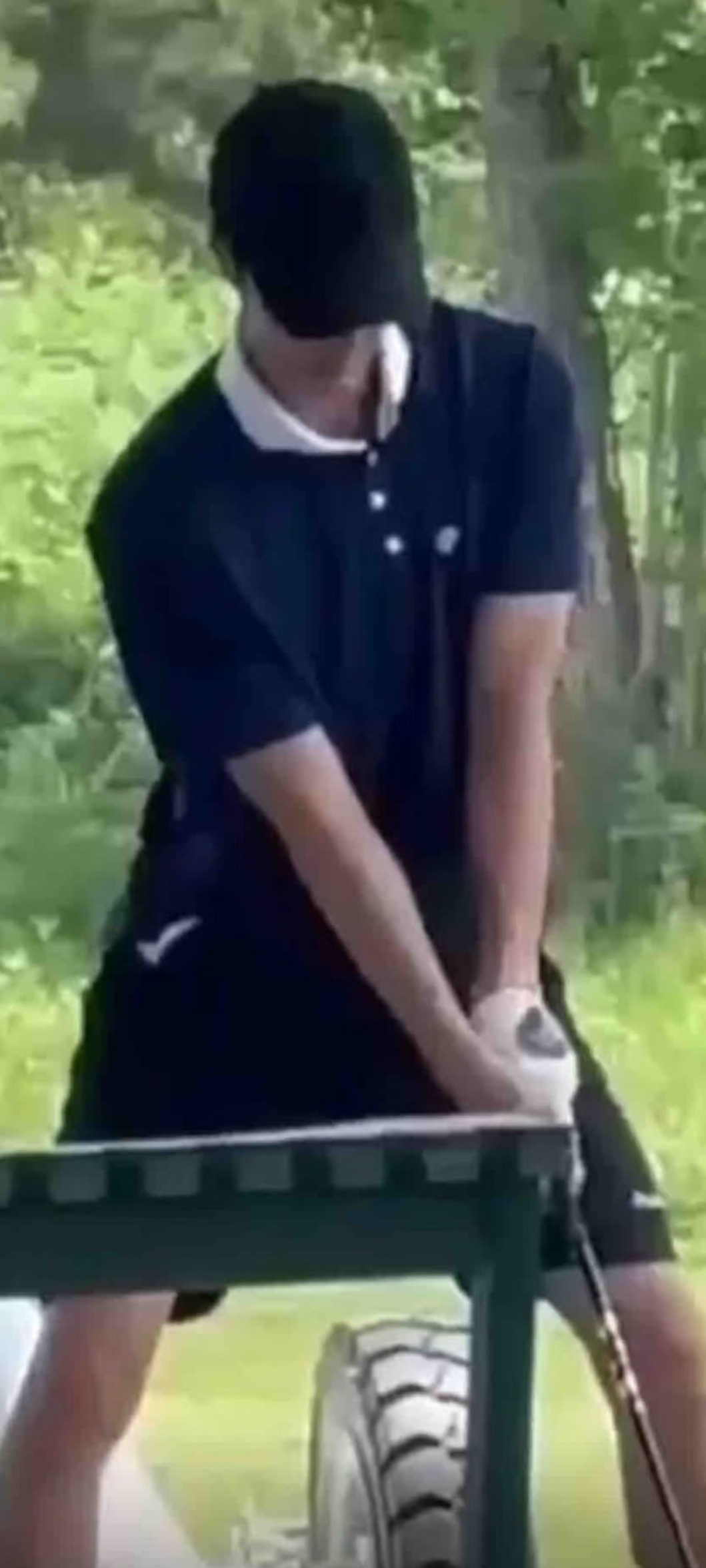 上海偶遇王一博打高尔夫 果然是魅力不凡，阳光帅气体育生的感觉呀，确实酷帅。话说想